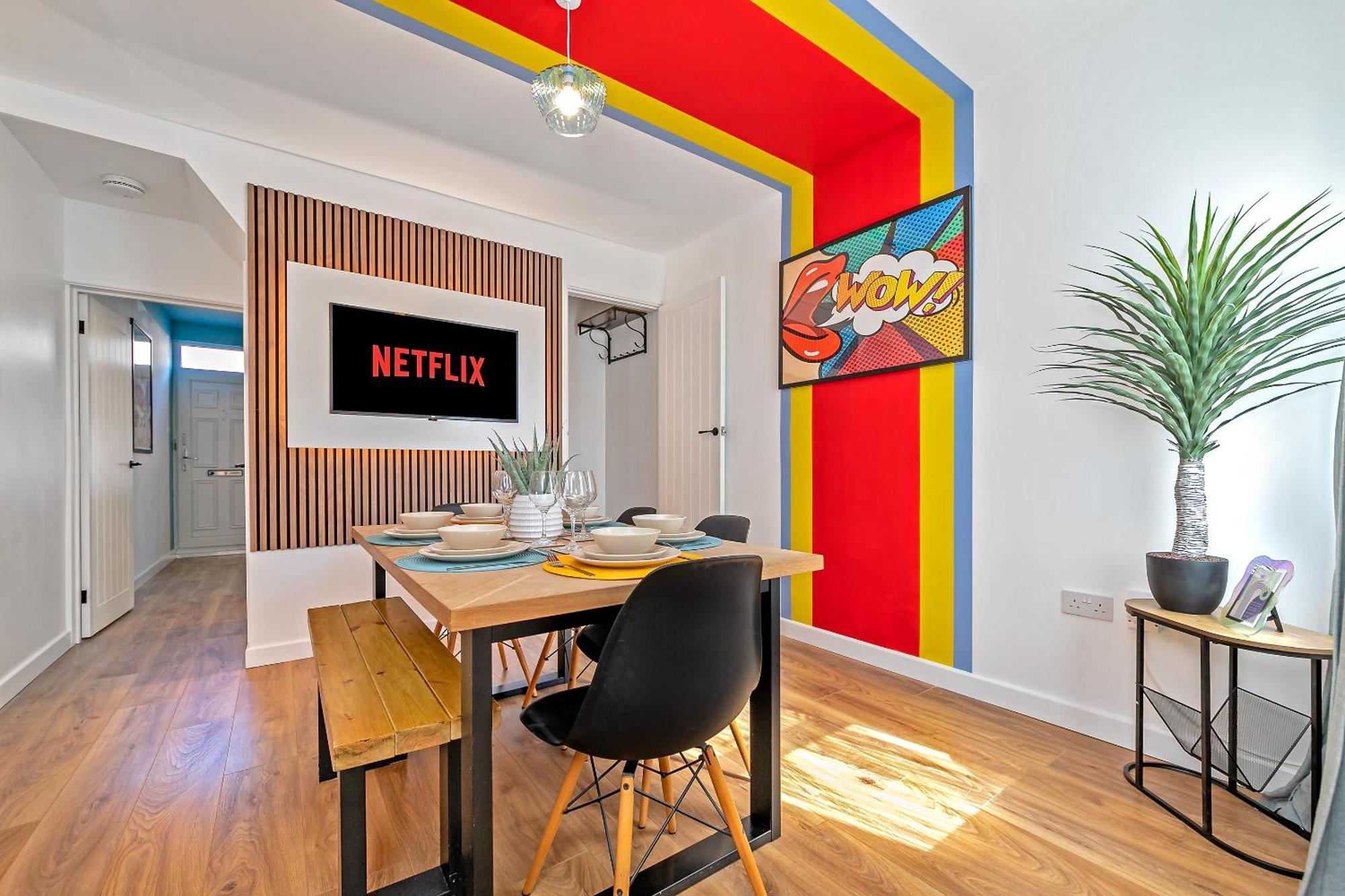Exclusive Town Centre Home, Free Parking, Walk To Train Station, Near Airport, Luxury Stay, Garden, Pop Art Decor Luton  Esterno foto