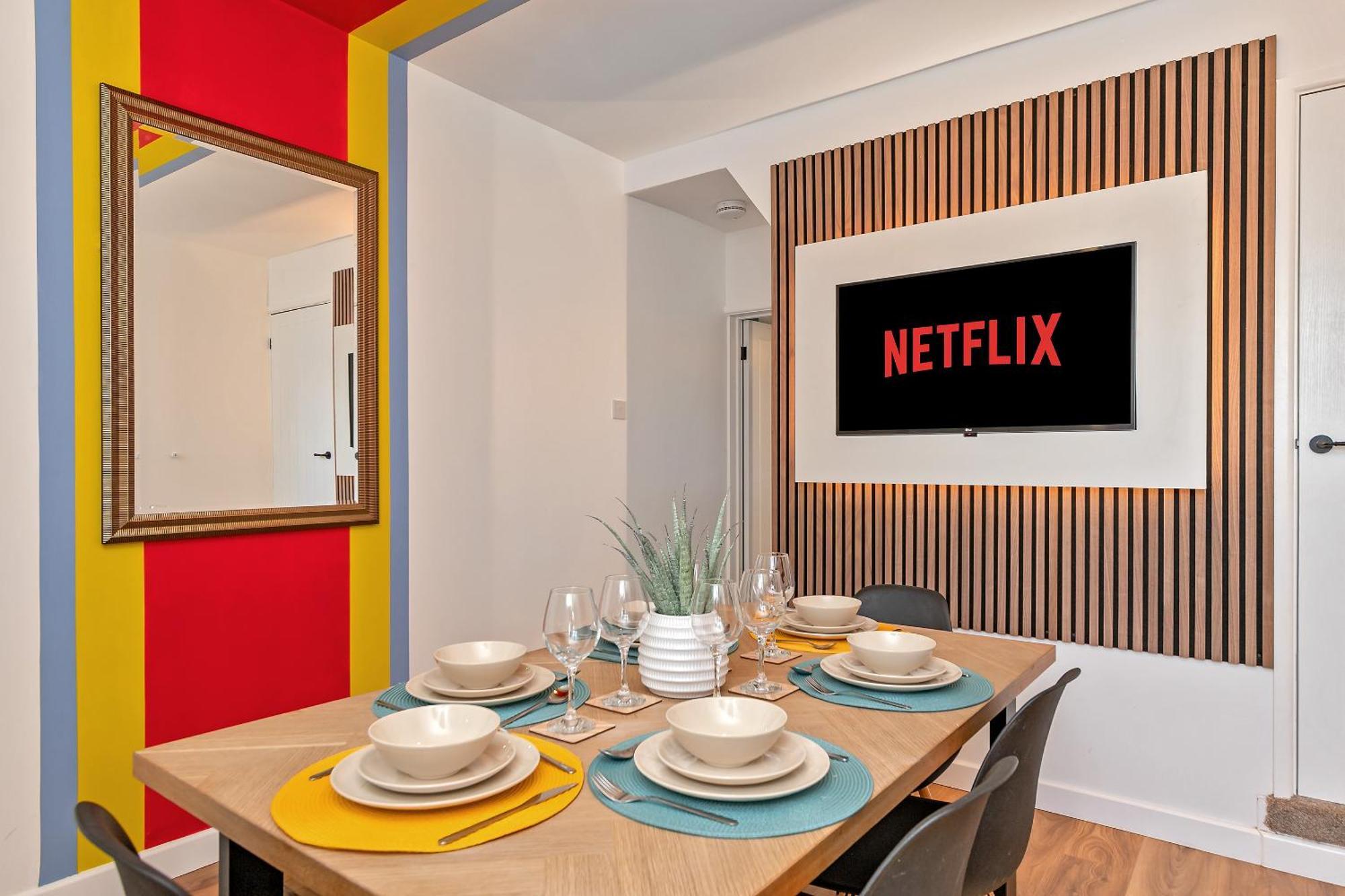 Exclusive Town Centre Home, Free Parking, Walk To Train Station, Near Airport, Luxury Stay, Garden, Pop Art Decor Luton  Esterno foto
